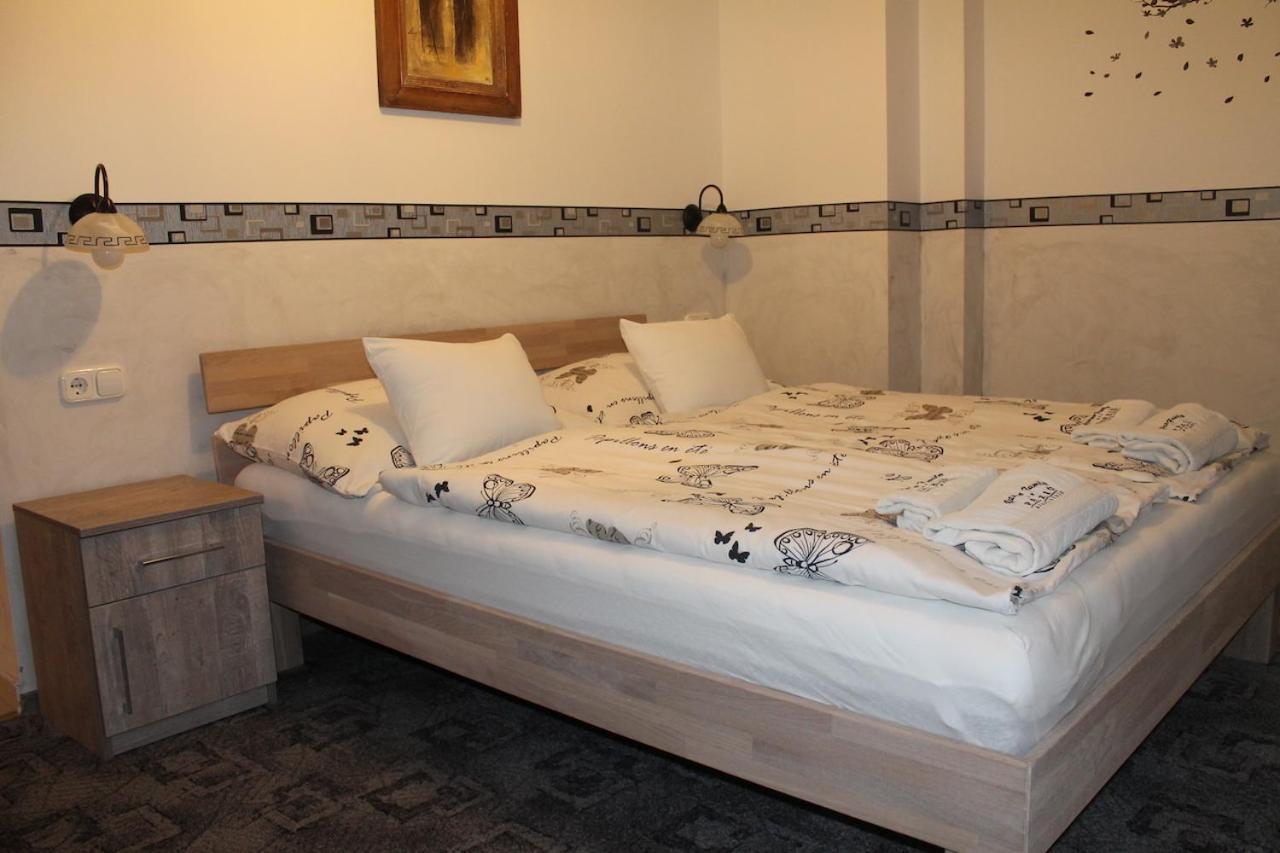Rozmann Family Panzio & Apartmanhaz Sárvár Exteriör bild
