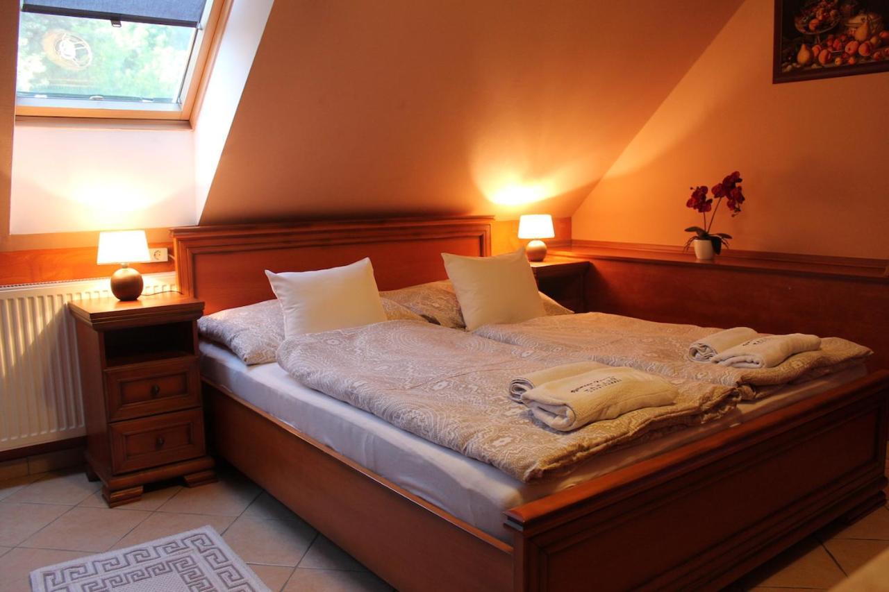 Rozmann Family Panzio & Apartmanhaz Sárvár Exteriör bild