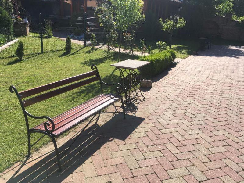 Rozmann Family Panzio & Apartmanhaz Sárvár Exteriör bild